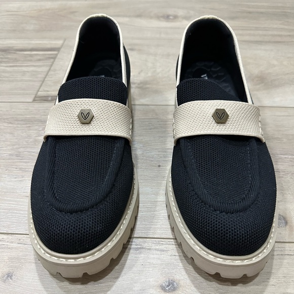 Vivaia Shoes - Vivaia Black and Cream Round-Toe Platform Chunky Heel Loafers